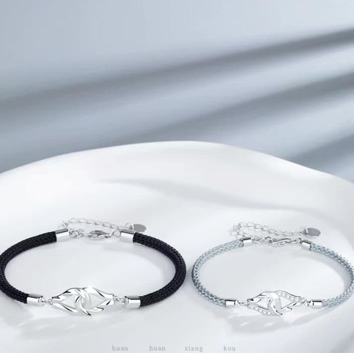 ペアブレスレット 結び模様のシルバーアクセント