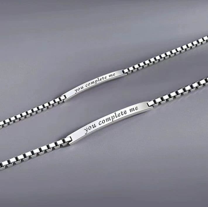 ペアブレスレット 刻印プレート付き華奢チェーンブレスレット