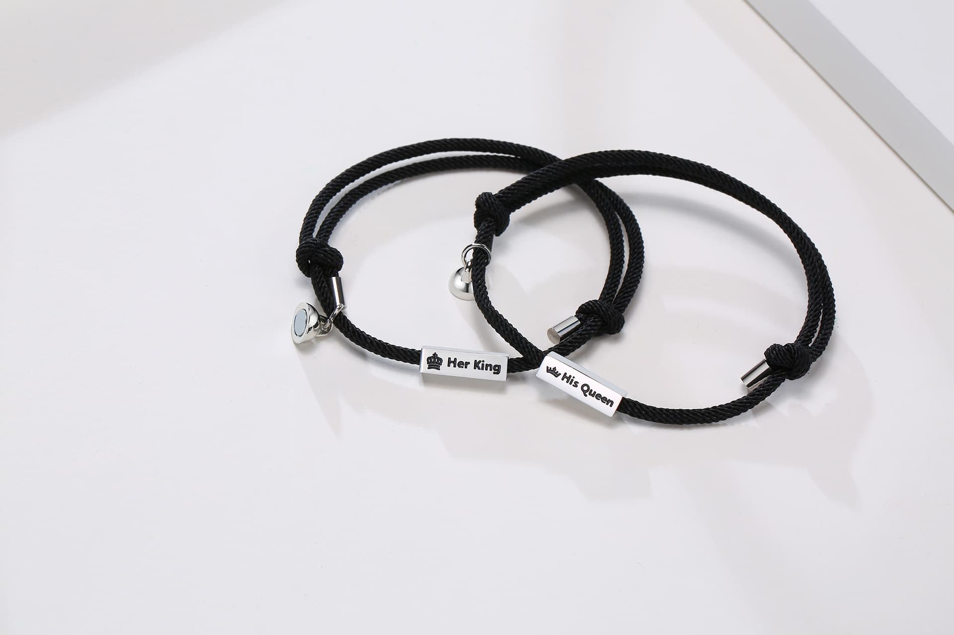 ペアブレスレット 王冠刻印メッセージ入りコードブレスレット