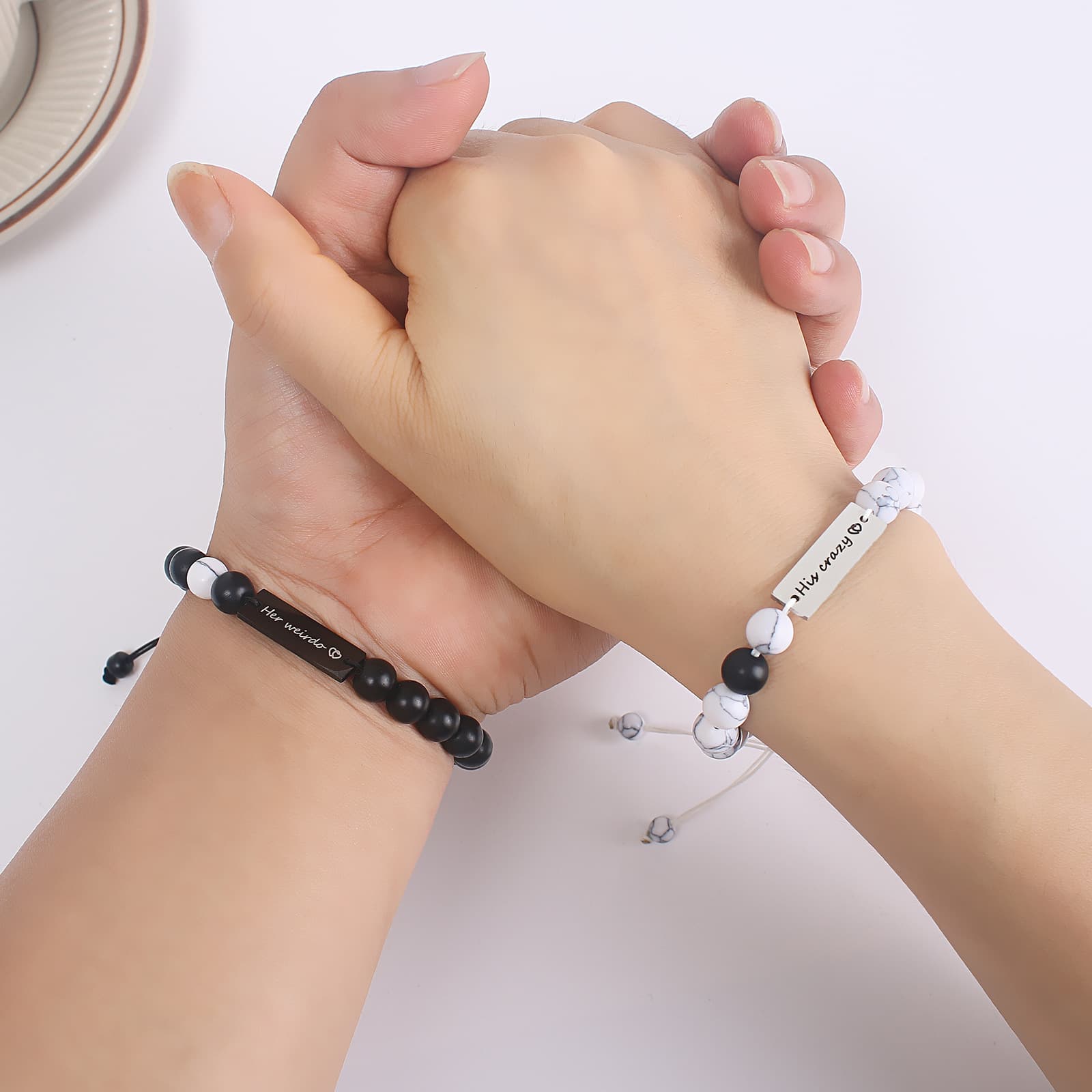 ペアブレスレット 天然石とプレート刻印のお揃い腕飾り
