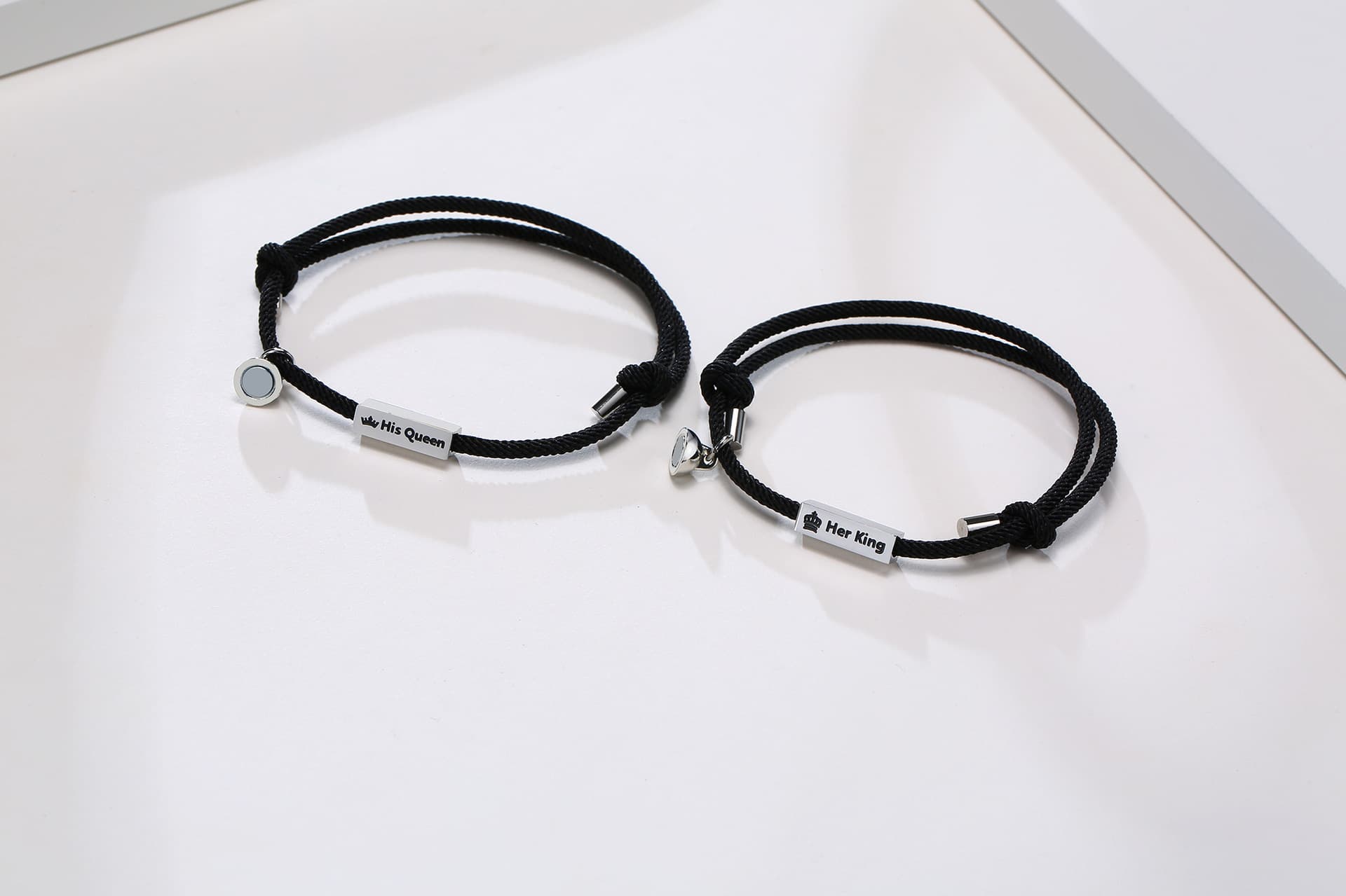 ペアブレスレット 王冠刻印メッセージ入りコードブレスレット